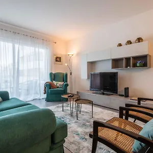 caravelas-luxury-2-bedroom-apartment-w-pool.hotelaalgarve.com/